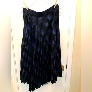 VINCE - Winter Tie Dye Pleated Skirt in Hydra